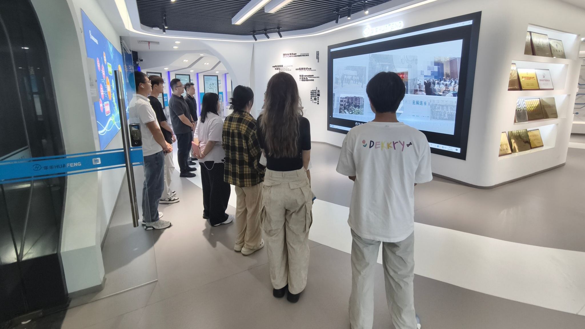 校企携手，共育英才：兰州信息科技学院与华丰科技共建实习基地