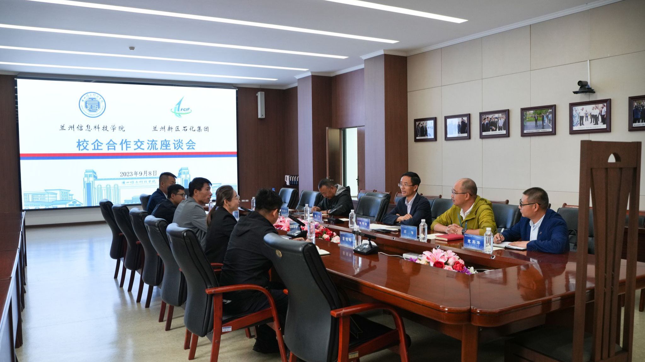国有企业助力毕业生校门口实习就业