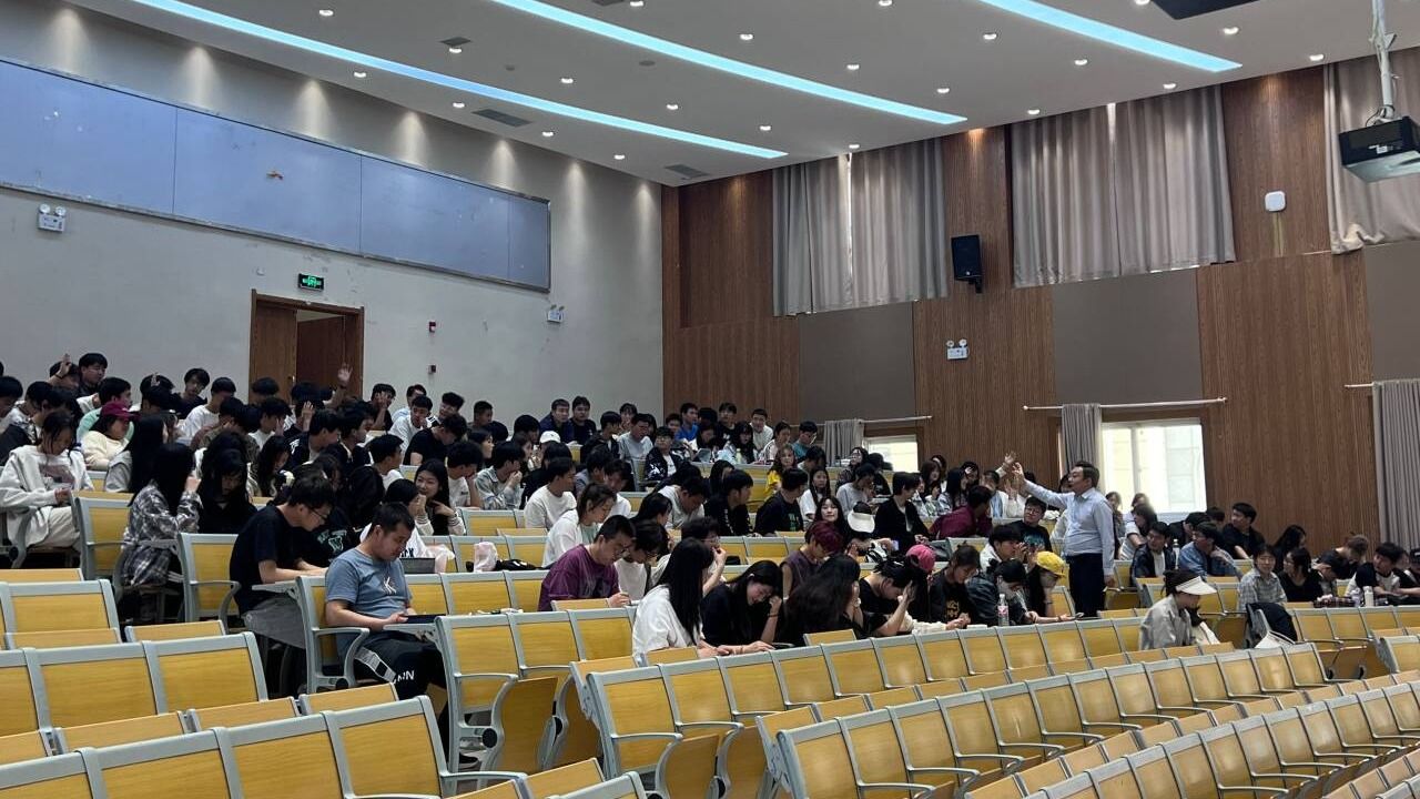 “青创领航 职达未来”大学生高质量就业公益全国巡讲圆满举行